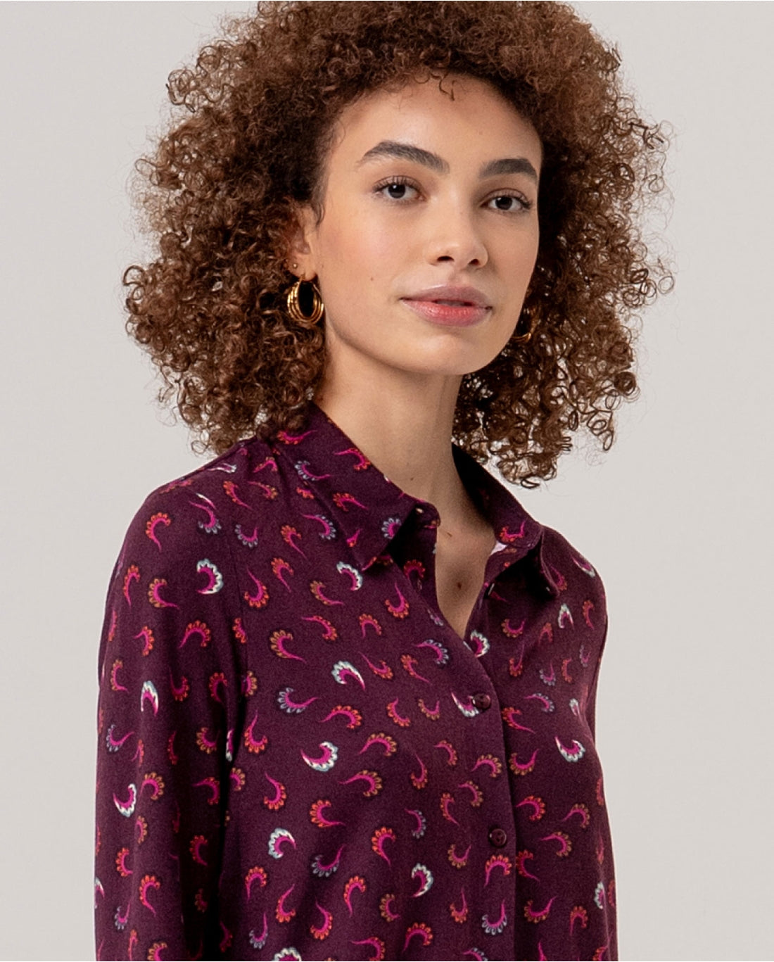Camisa de Senhora Estampada em Tons de Roxo