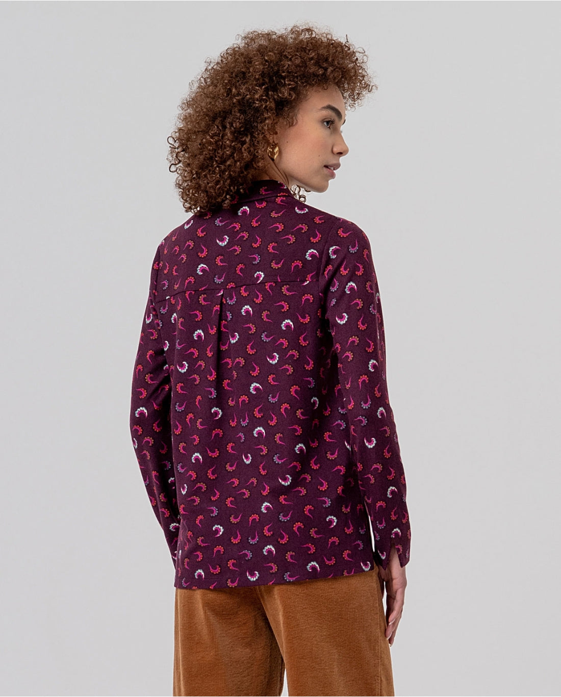 Camisa de Senhora Estampada em Tons de Roxo